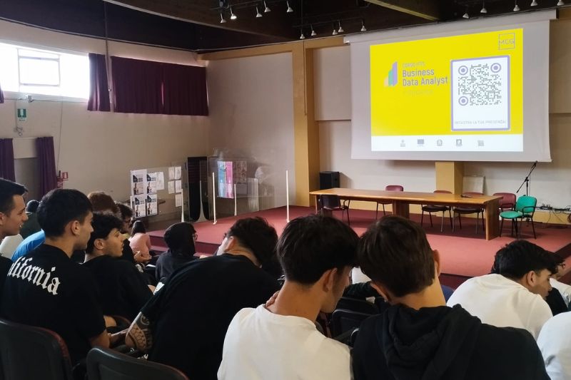 Presentata al Liceo Genoino la seconda edizione del corso gratuito per Business Data Analyst